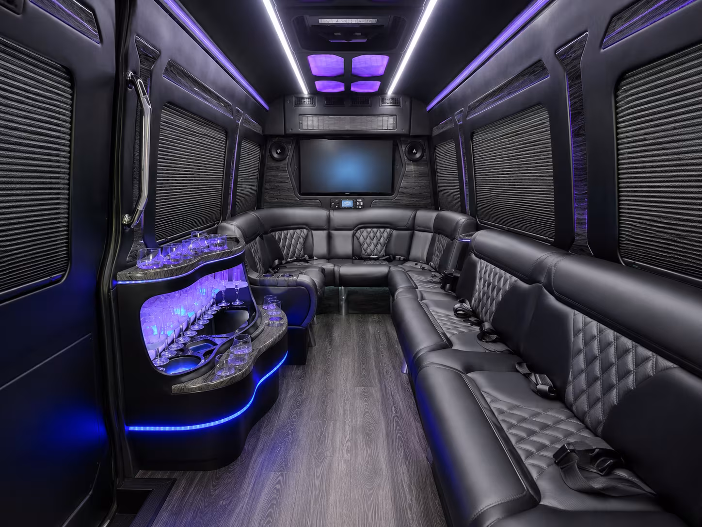 montebello 28 passenger party bus